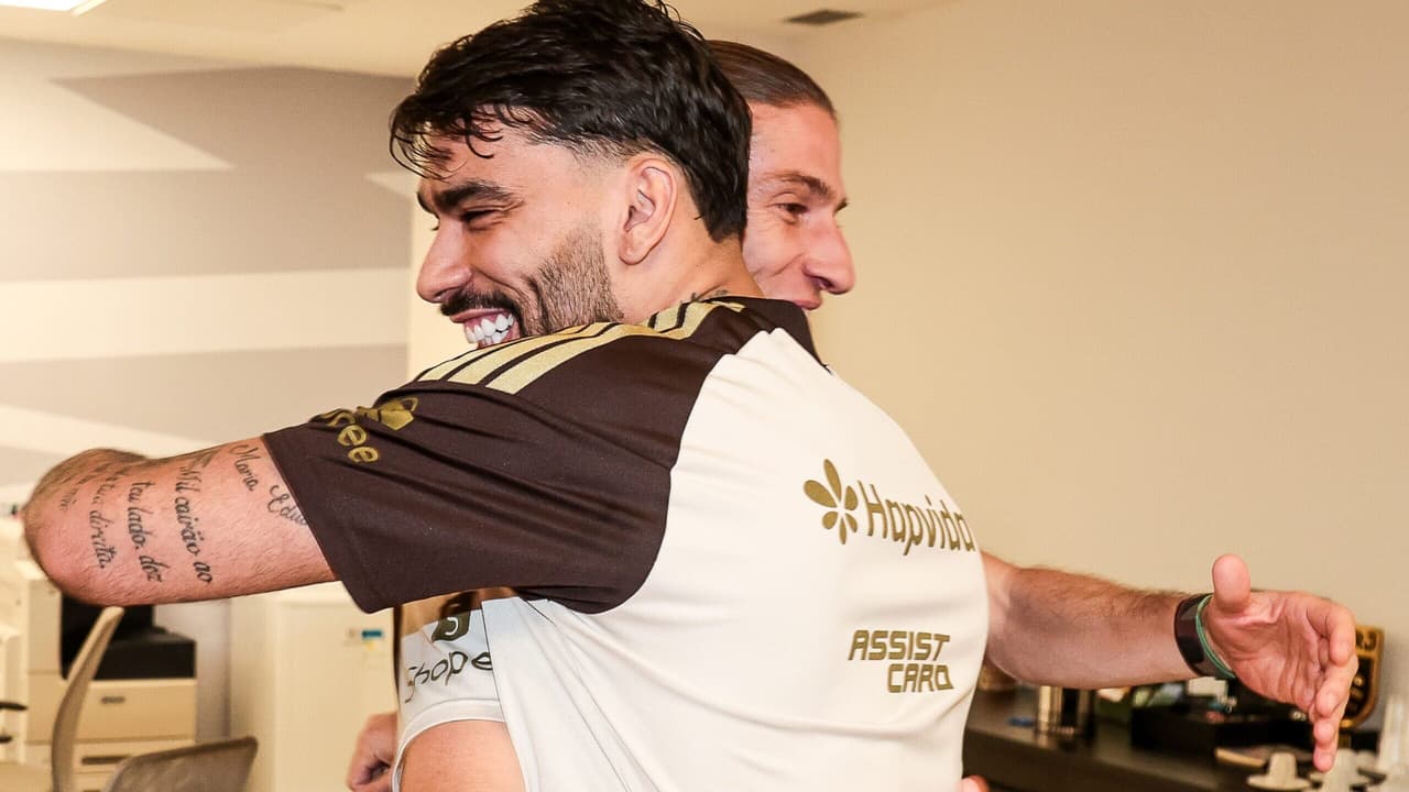 Lucas Paquetá presta homenagem a Filipe Luís e reafirma apoio ao treinador do Flamengo