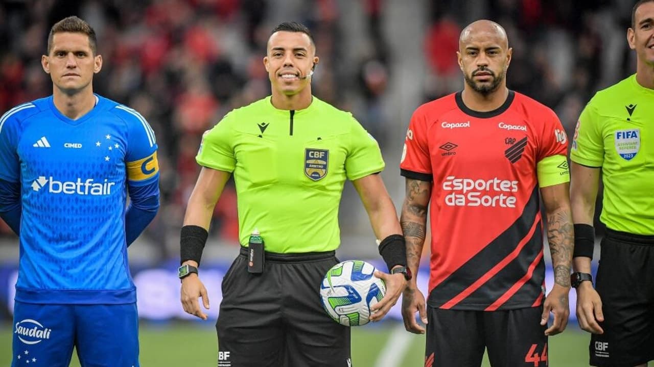 Arbitragem Definida: Cruzeiro e Vitória se Enfrentam em Confronto Crucial pelo Brasileirão