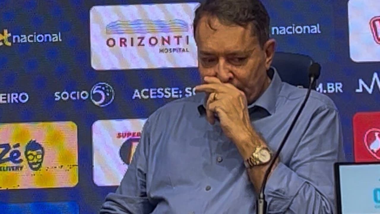 Emocionante: Pedrinho se emociona durante a apresentação de Artur Jorge no Cruzeiro