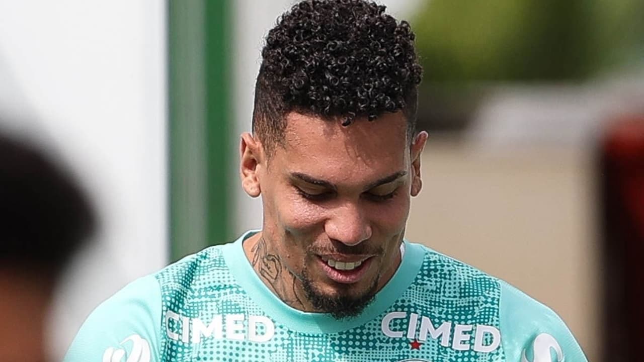 Paulinho e Figueiredo Brilham em Treino no Gramado do Palmeiras