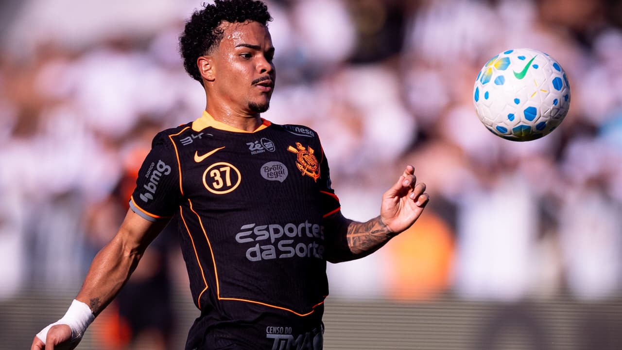 Kaio César se destaca em treino e pode conquistar posição cativa no Corinthians