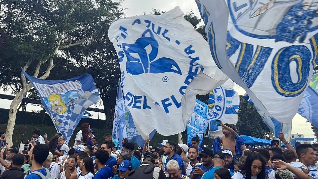 Festa na Toca II: Torcida do Cruzeiro Mobiliza Apoio em Grande Estilo Antes da Decisão do Mineiro