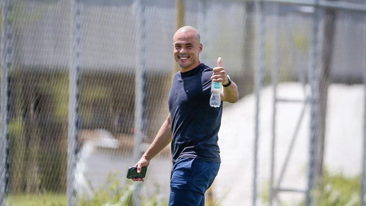 Corinthians Reinventa sua Gestão: Julio Cesar Assume o Cargo de Gerente de Futebol