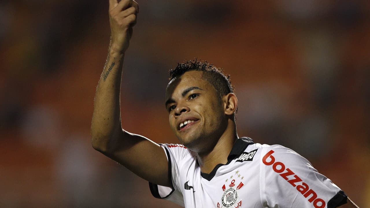 Dentinho, ídolo corinthiano, vira comentarista na TMC e estreia com análises afiadas — Futebol