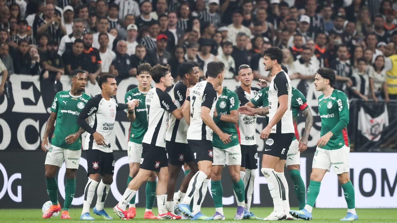 Craque Neto não tem dúvidas: 'Foi pênalti em Sosa no Dérbi'