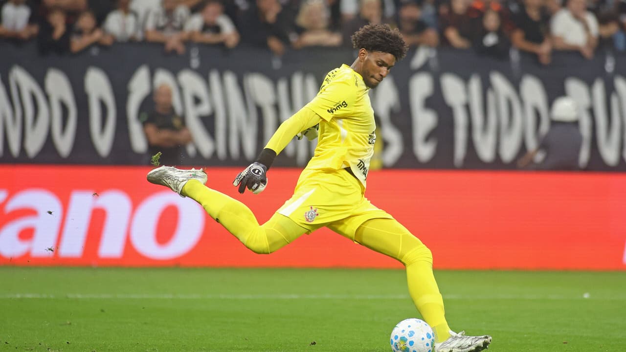 Hugo Souza critica arbitragem no clássico e enaltece a garra do Corinthians