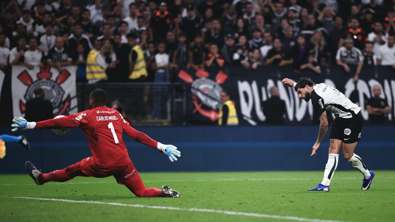 Carlos Miguel exalta resiliência da equipe e analisa jogada decisiva com Yuri: 