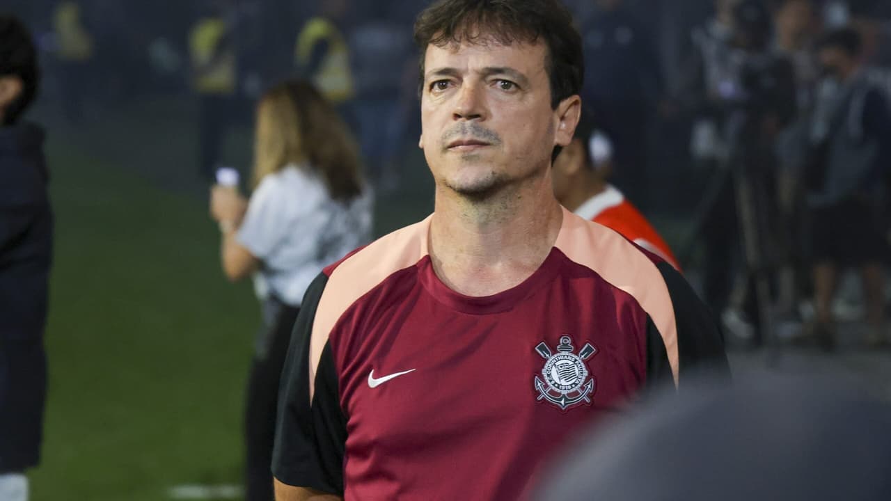 Corinthians Mostra Garra em Empate Heroico com Dois Jogadores a Menos, Afirma Diniz