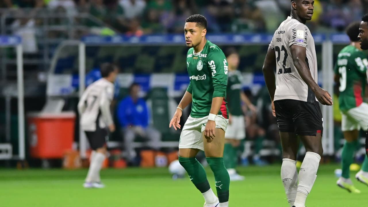 Vitor Roque celebra força do Palmeiras após expulsão: 'Correr a cada minuto'