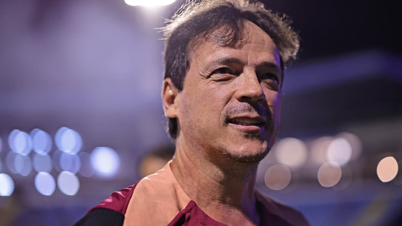 A nova face de Diniz: com defesa sólida, técnico do Corinthians reencontra o Vasco