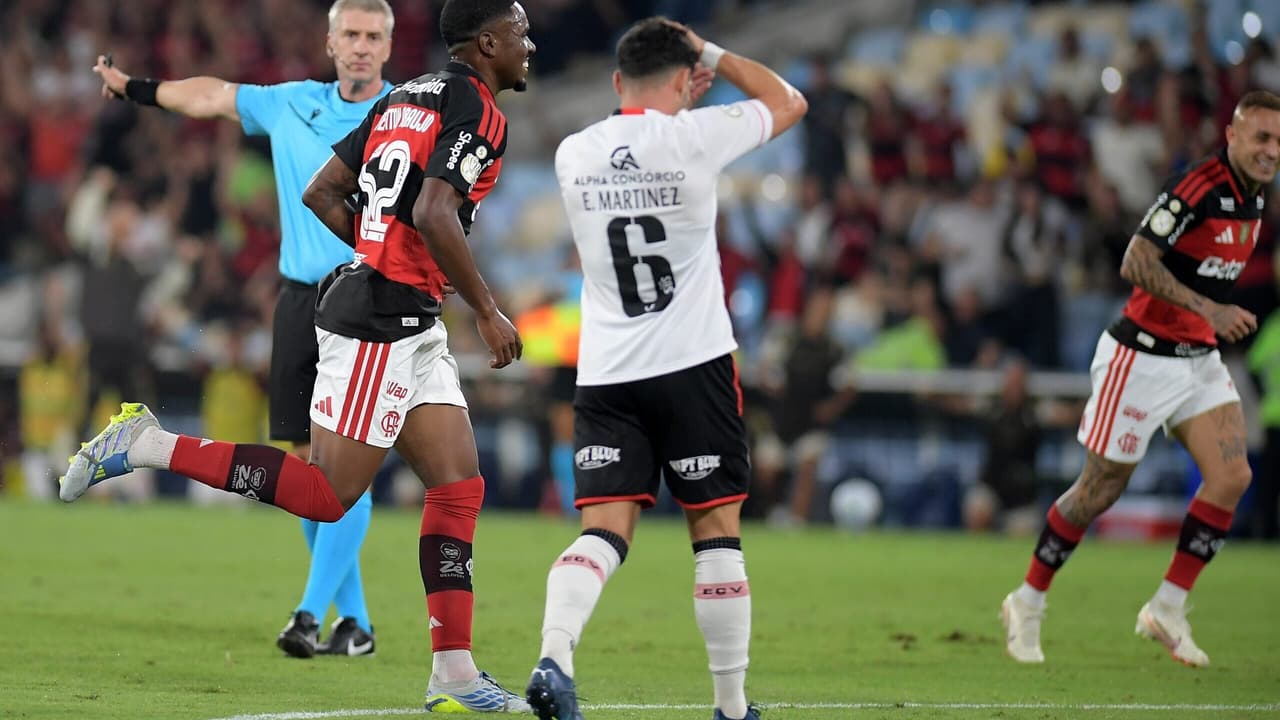 Golaços eletrizantes marcam empate entre Flamengo e Vitória na Copa do Brasil — Futebol