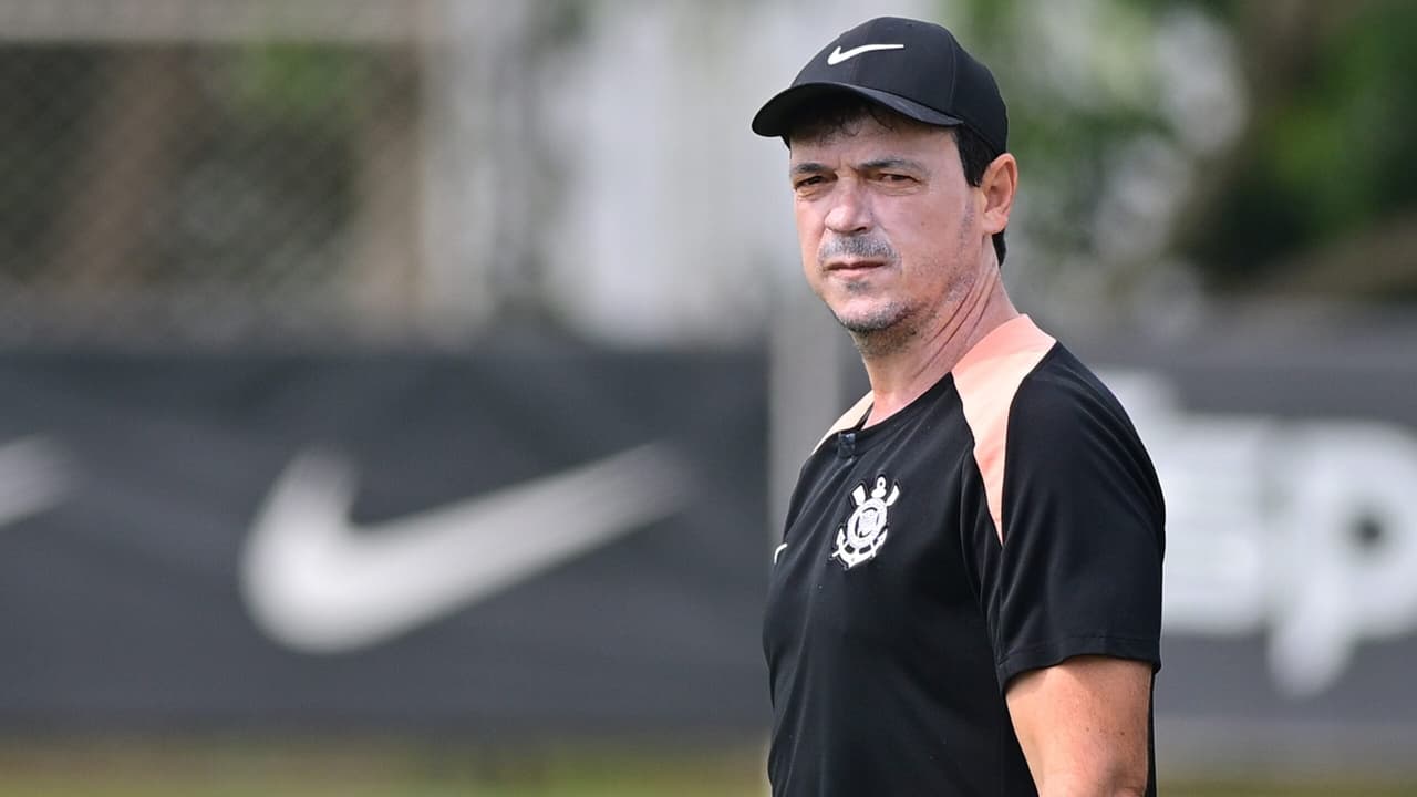 Diniz promove alterações táticas no Corinthians para duelo decisivo contra o Vasco