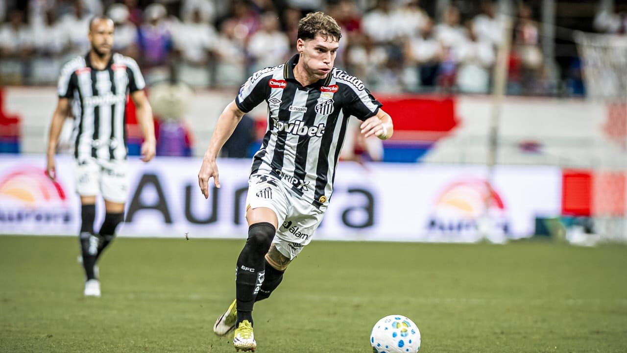 Rollheiser chora empate do Santos e destaca: 'Vitória fugiu por um detalhe' após brilhar com dois gols — Futebol