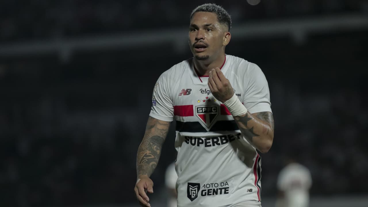 Luciano atualiza condição física após dores na panturrilha em vitória do São Paulo