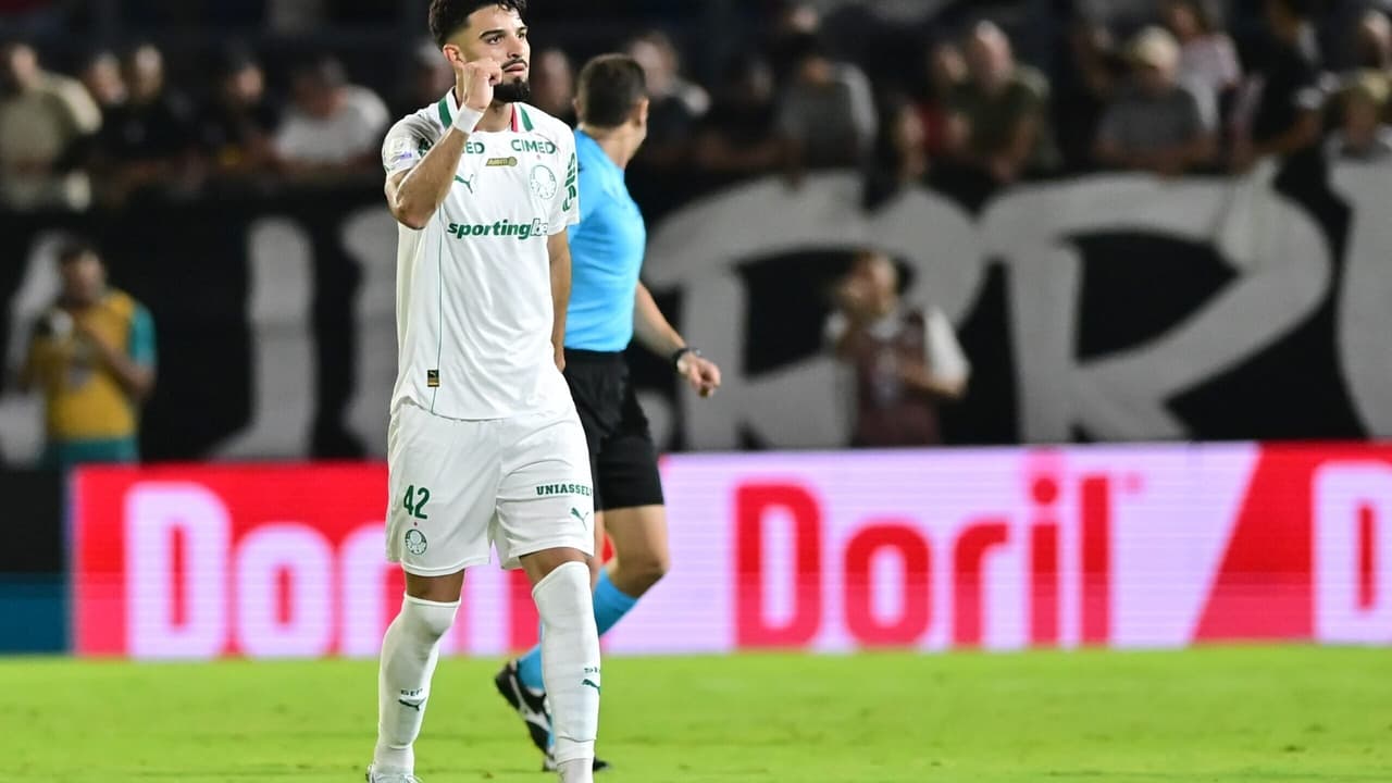 Substituição precoce de Flaco López por Abel Ferreira gera revolta no atacante e na torcida palmeirense — Futebol