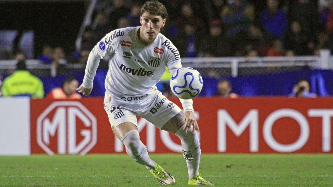 Rollheiser conquista Cuca com atuações decisivas e mira vaga fixa no Santos — Futebol