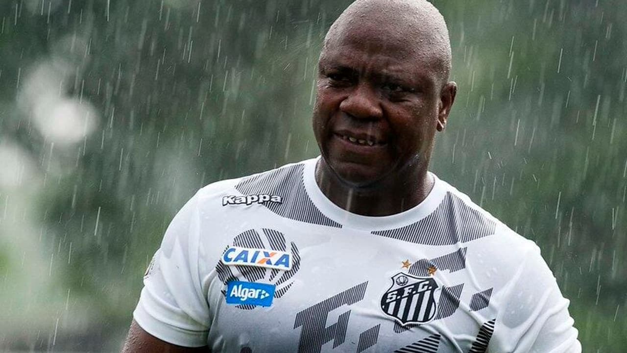 Arzul retorna ao Santos como preparador de goleiros após passagem pelo Guarani