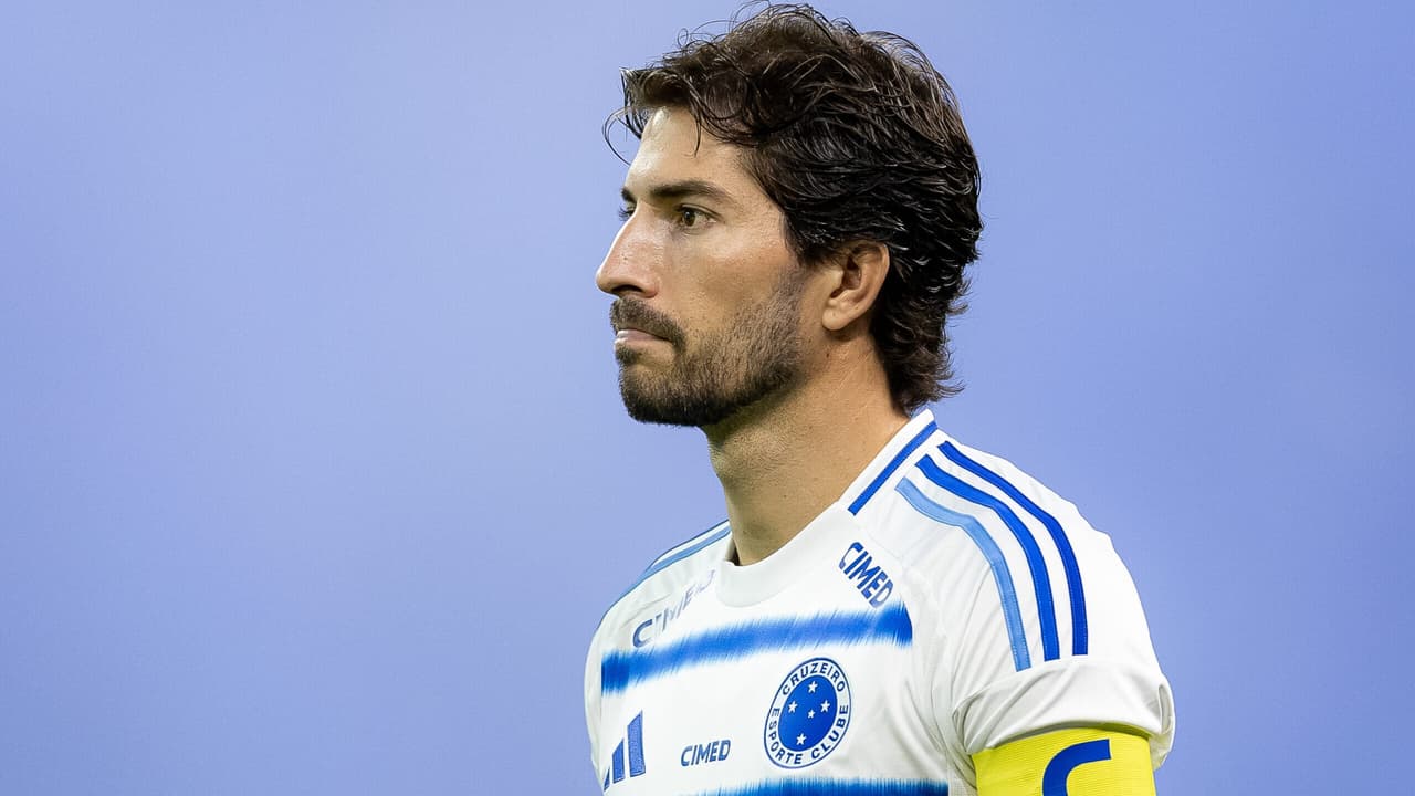 Lucas Silva: Foco Total na Vitória contra o Grêmio nas Semifinais