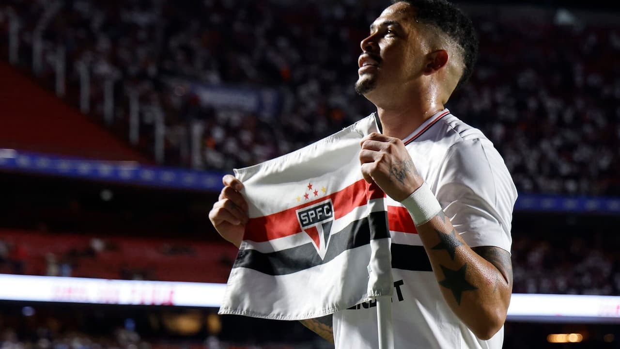 Luciano eterniza nome na história do São Paulo ao superar Ceni e encantar torcida — Futebol