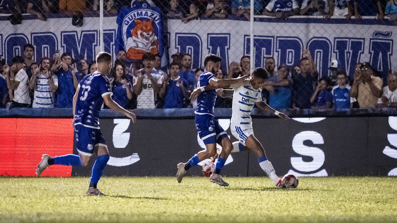 Lesão de Kauã Prates força Artur Jorge a reinventar a defesa do Cruzeiro na Libertadores