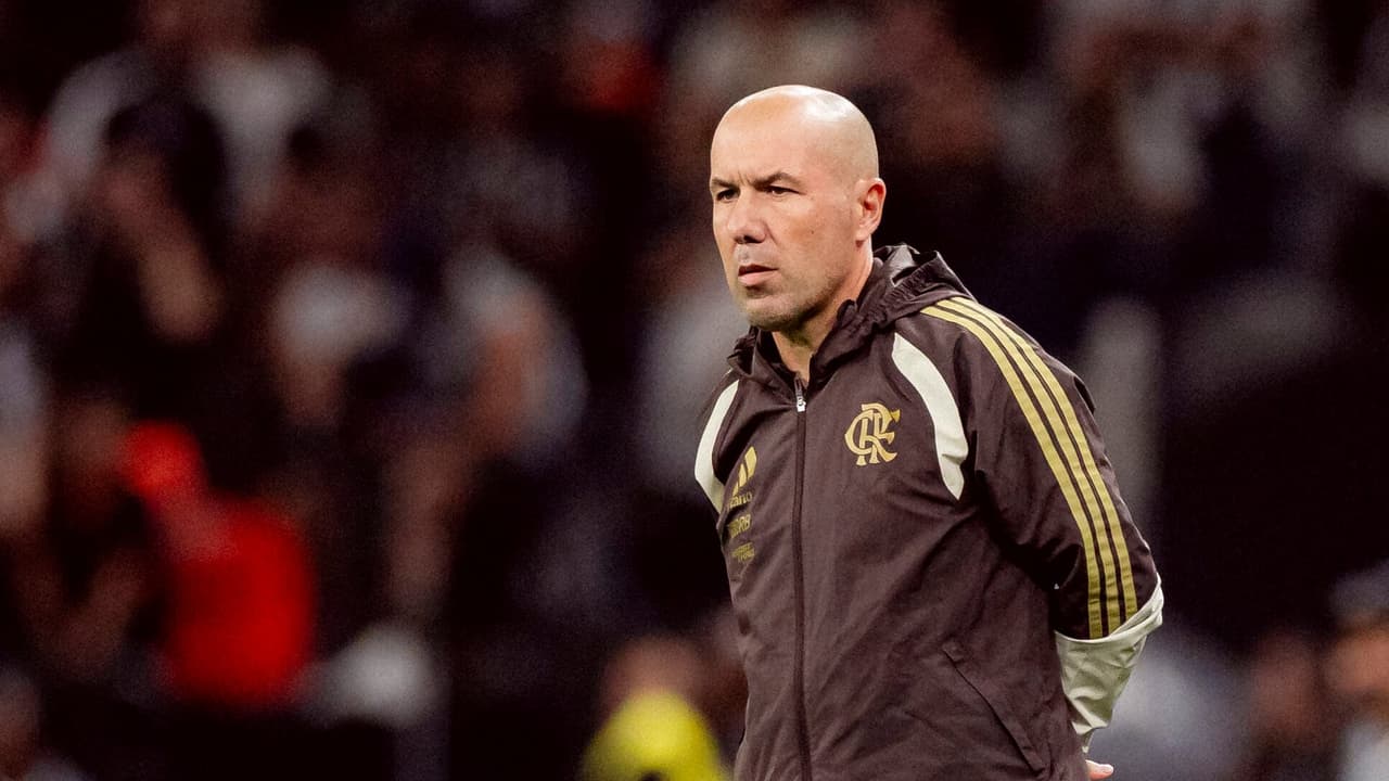Leonardo Jardim Revela Novas Táticas e Escalação do Flamengo para Duelo Decisivo Contra o Vitória