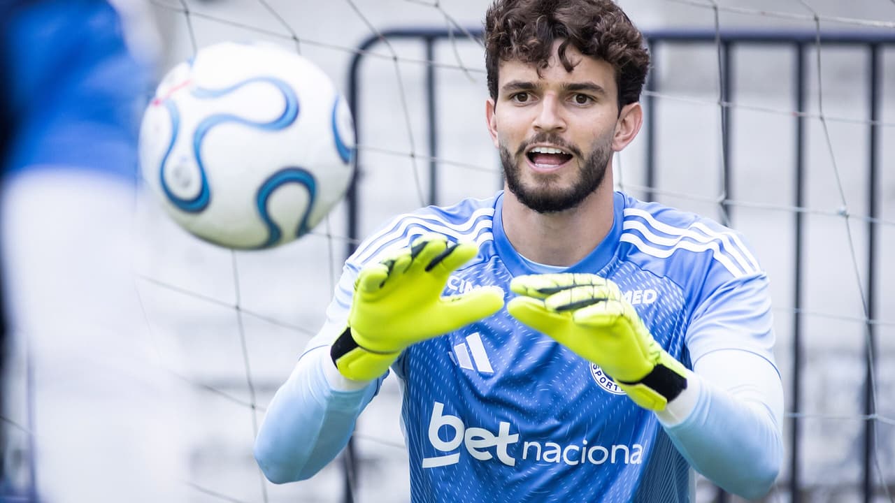 Artur Jorge aposta em Otávio e explica rotação no gol do Cruzeiro após empate com Goiás — Futebol