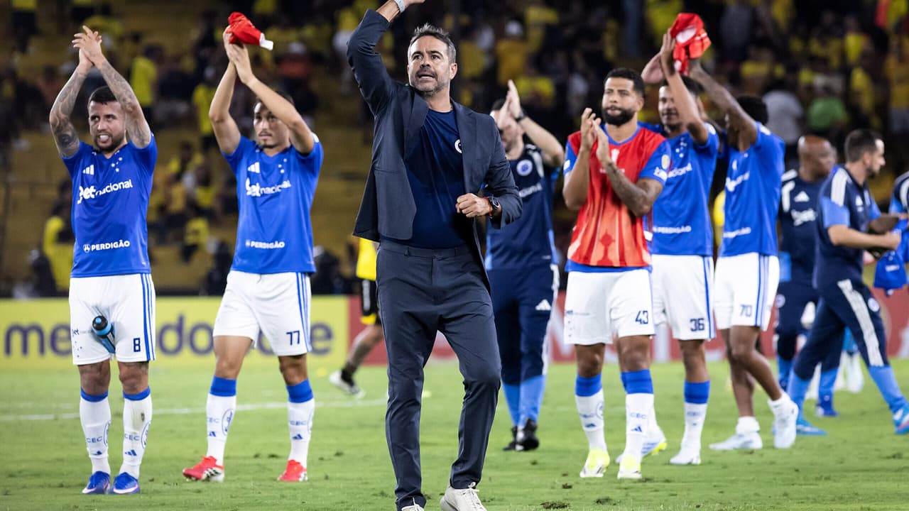 Cruzeiro Demonstra Versatilidade e Domínio Tático na Libertadores