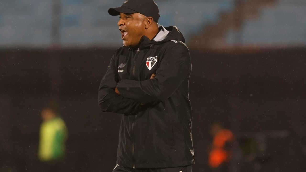 Torcida Independente invade CT do São Paulo e exige saídas na diretoria