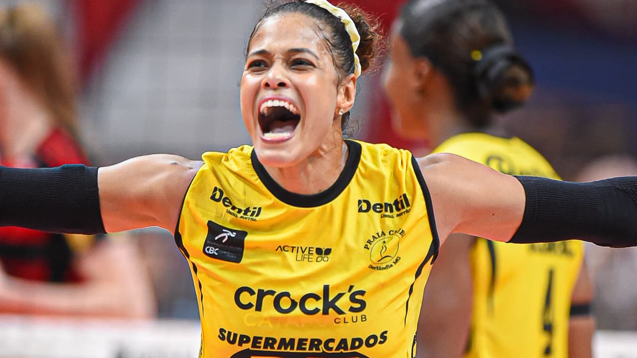 Adenízia conquista final da Superliga e emociona com história de superação