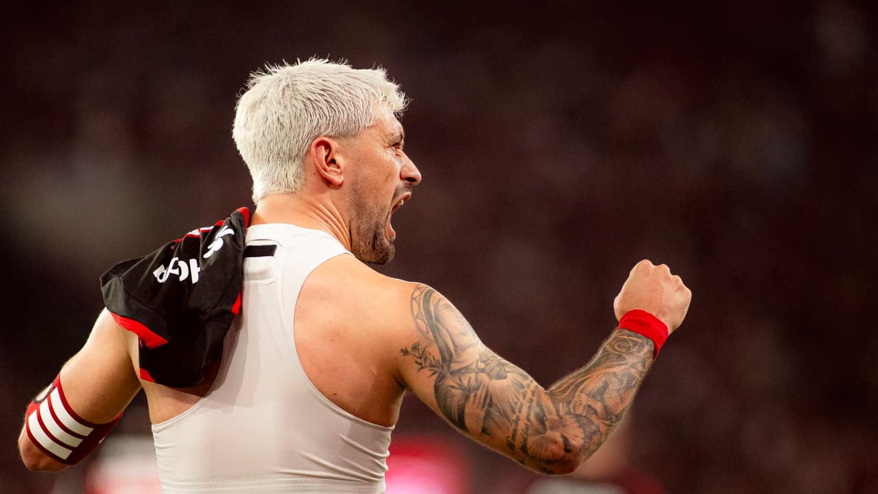 Arrascaeta explica homenagem a Oscar Schmidt em vitória do Flamengo: 'Fenômeno'