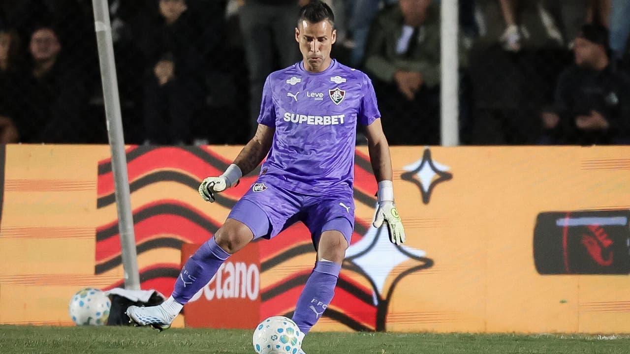 Fábio reclama de gramado irregular no empate do Fluminense com o Operário: 'Barro e instabilidade em vários pontos' — Futebol