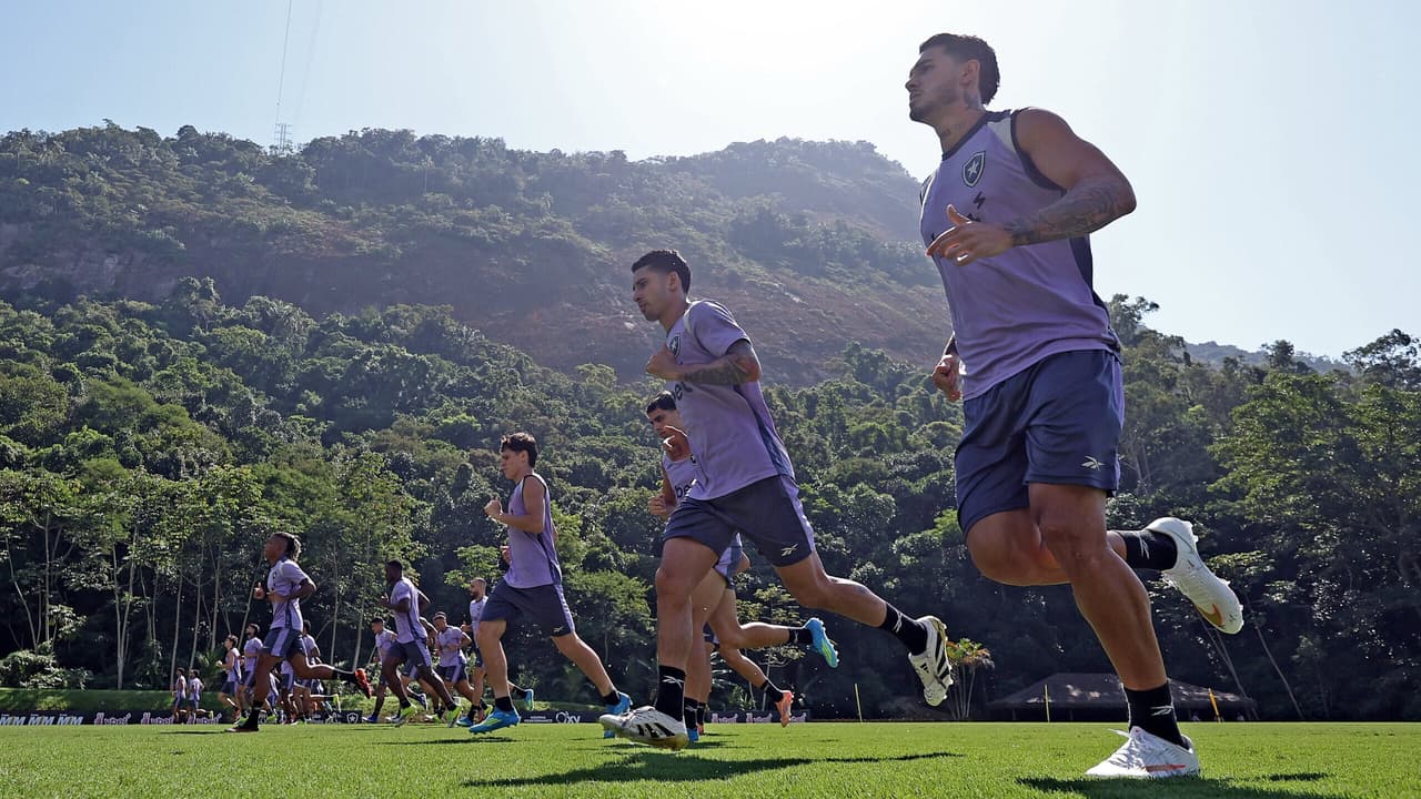 Botafogo ganha reforços com retornos de uruguaios para enfrentar Independiente Petrolero na Sul-Americana — Futebol