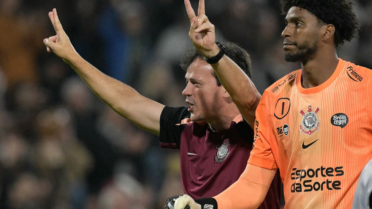 Análise: Diniz estreia no Corinthians com ajustes táticos e sinal positivo para Garro