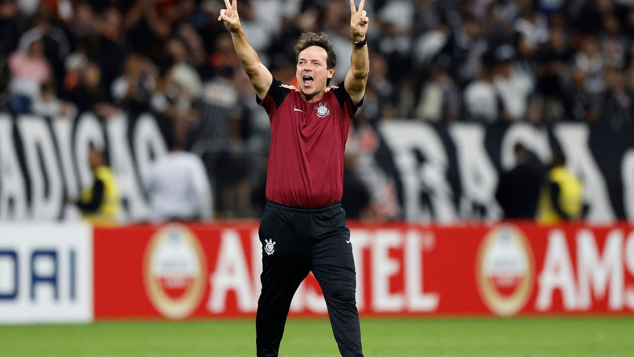 Diniz exalta a postura aguerrida do Corinthians: 