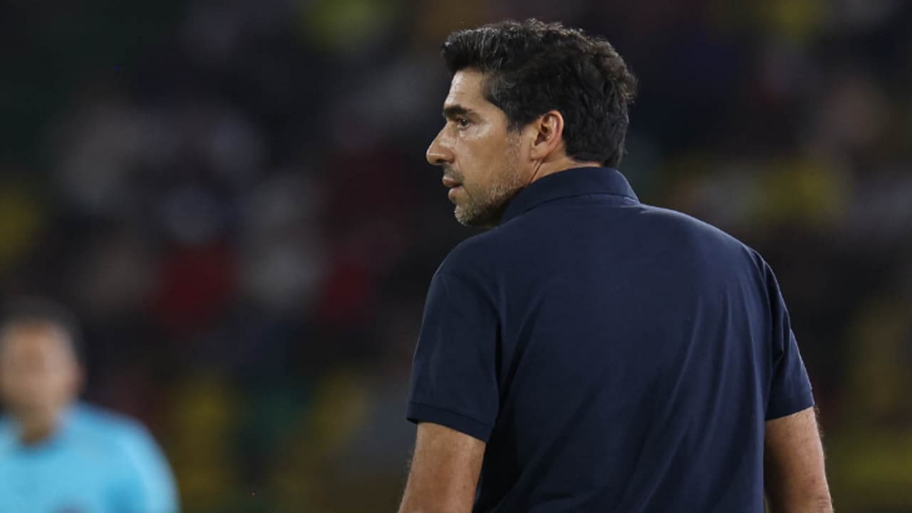 Comissão de Abel opta por silêncio após repercussão de decisão do STJD sobre recurso do Palmeiras