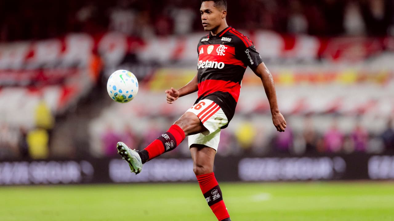Flamengo avalia alternativas para lateral enquanto aguarda definição sobre Alex Sandro