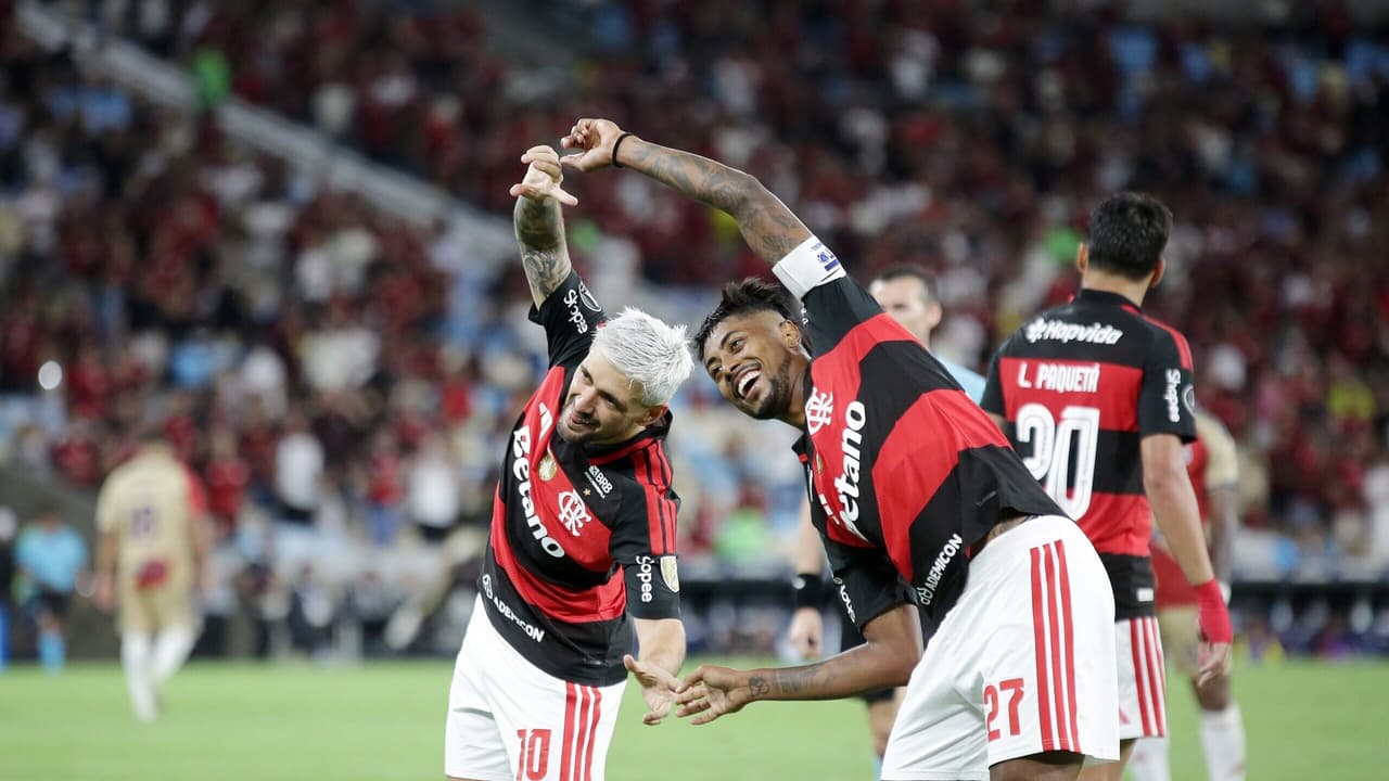 Flamengo arrasa Independiente Medellín com show de craques na Libertadores