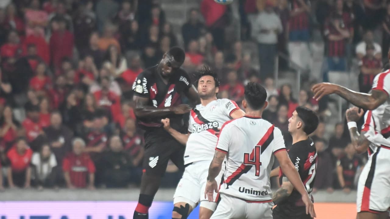 Athletico-PR e Atlético-GO travam em empate sem gols na Arena da Baixada pela Copa do Brasil — Futebol