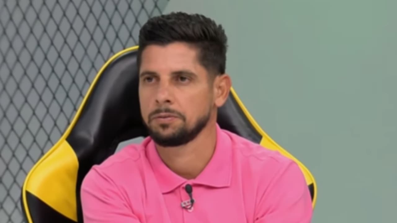 Cicinho prevê vitória do Palmeiras sobre o Corinthians em clássico do Brasileirão