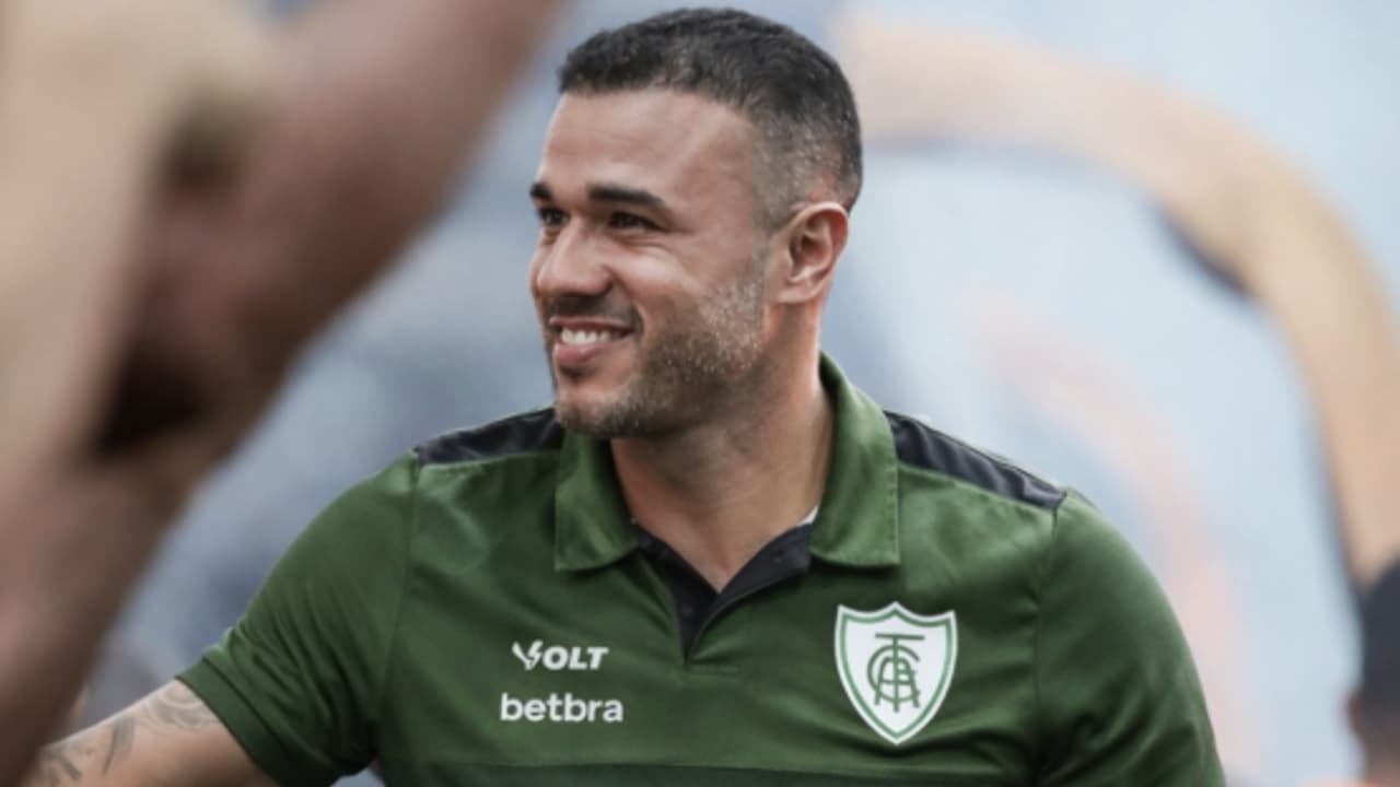 América-MG Contrata Roger Silva Após Demissão de Valentim