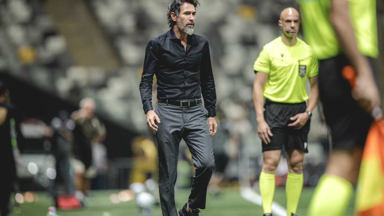 Domínguez diagnostica erros no Galo e promete correções rápidas após goleada do Fla — Futebol