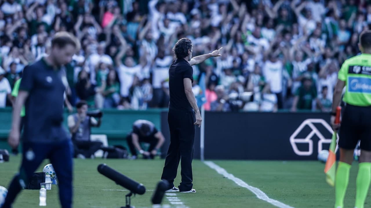 Paulo Bracks veta rumores e reafirma apoio total a Domínguez no Atlético-MG