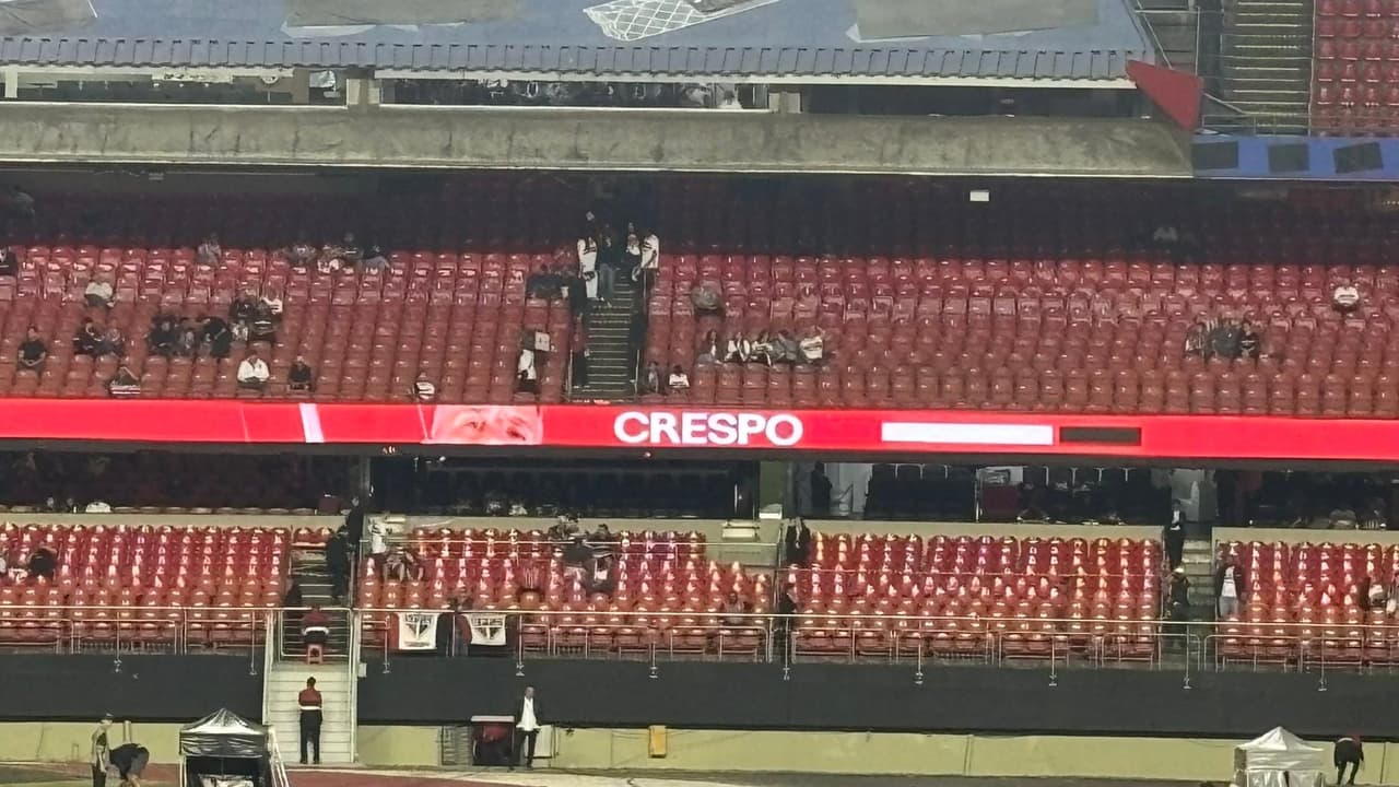 São Paulo comete gafe e troca Roger Machado por Crespo no Morumbi