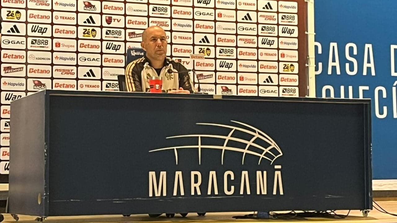 Leonardo Jardim elogia desempenho físico do Flamengo após vitória expressiva