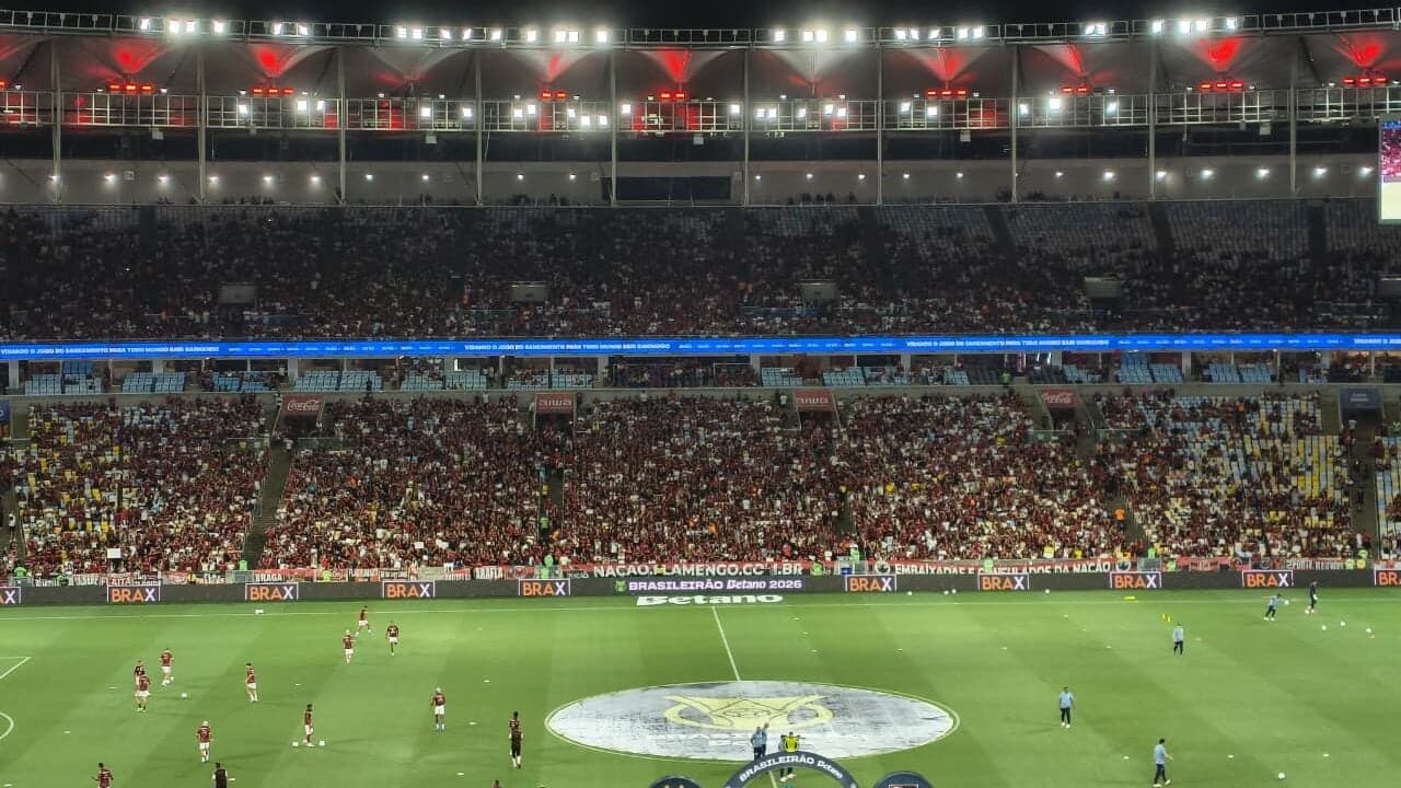 Torcida do Flamengo presta homenagem emocionante a Oscar Schmidt antes do confronto contra o Bahia