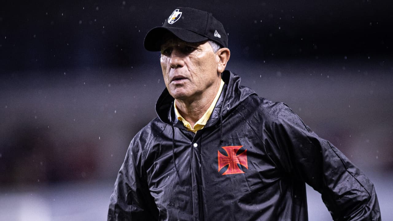 Renato Gaúcho define escalação do Vasco contra o Corinthians e faz alterações; veja nomes