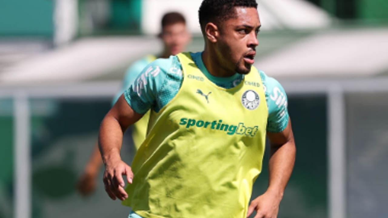 Palmeiras Retorna aos Treinos com Vitor Roque Intensificando Preparações no Elenco