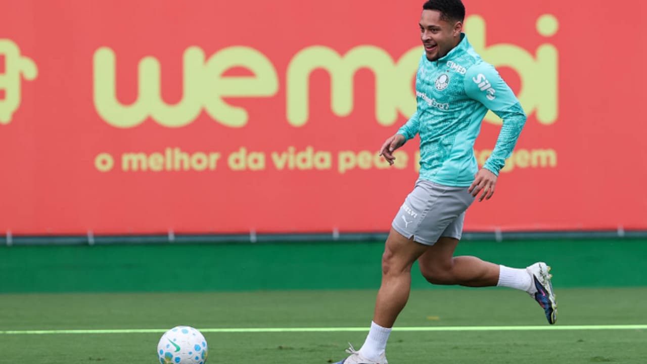 Vitor Roque fora da Libertadores: Palmeiras define prazo para recuperação do atacante