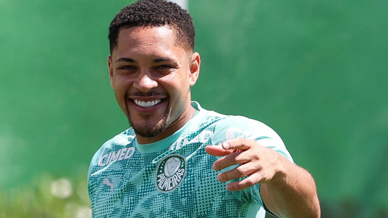 Palmeiras se reapresenta com Vitor Roque em campo, e Abel perde outro lateral por lesão