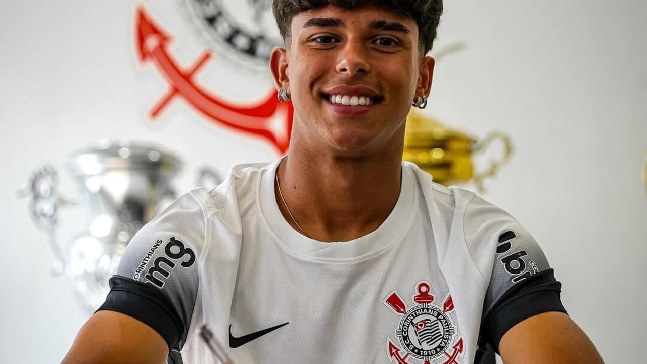 Corinthians libera promessa da base 'Messinho' em reformulação profunda das categorias de formação — Futebol